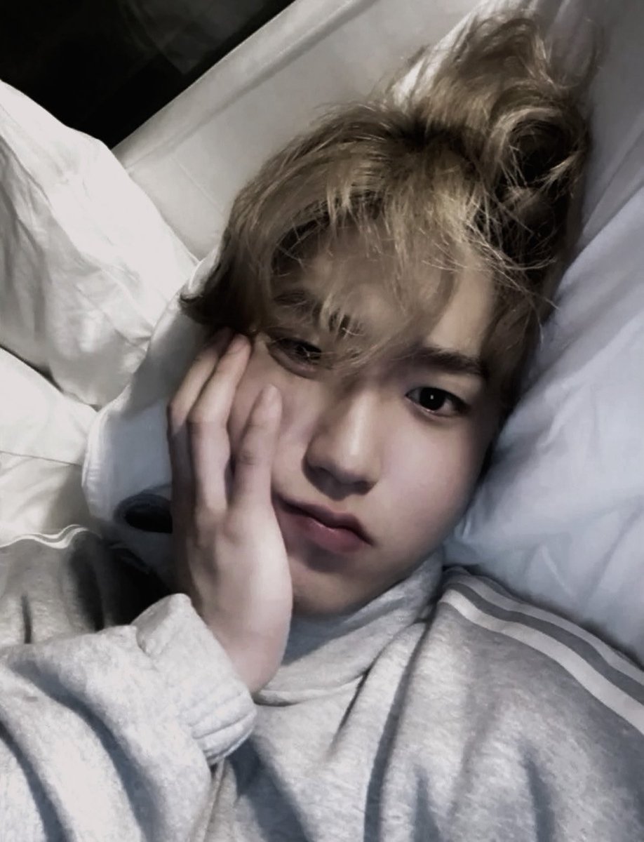 ᅠᅠ

proof of life? it’s been such a lazy day and i have so many lyrics to write it’s not even funny… but that’s a future ari problem. 

ᅠᅠᅠᅠ