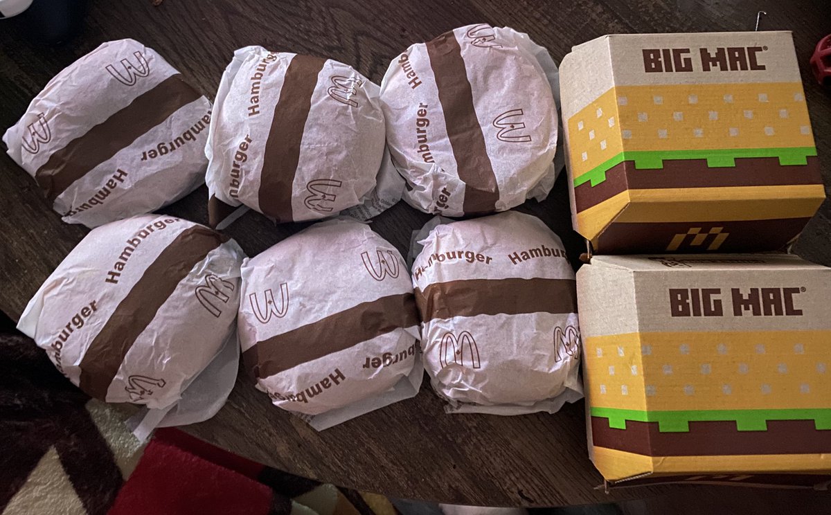 BulkingOtter's tweet photo. My afternoon snacks have been getting a lil sizeable recently 🤤 https://t.co/nP5BaQ9w6r
