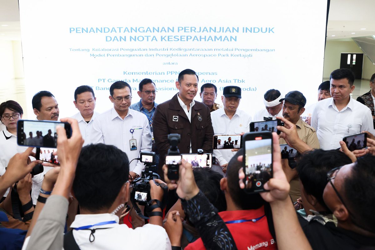 Gani_Nasution44's tweet photo. ๐๐ฎ๐ฉ๐#Dorong *BIJB Jadi Pusat Industri Dirgantara Nasional, Menko AHY: Harus Bermanfaat Nyata Untuk Masyarakat*โ๏ธ๐๐ค๐ https://t.co/9tYoWI65W9