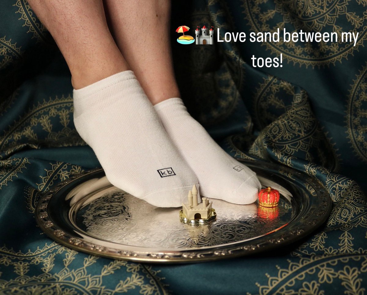 TheCandyDigits's tweet photo. Watch me smoosh my sand castle! 
🦶🏖️

https://t.co/UWbEPYhfPX

#footfluencer #funwithfeet #laundrymogul #thecandydigits #toes #feet  #dirty https://t.co/QJ7rIXRUUS