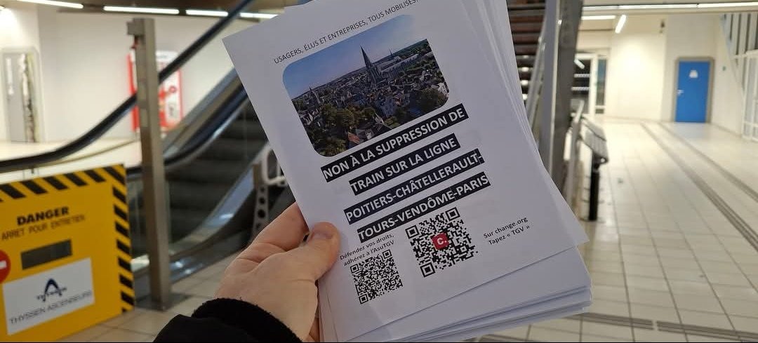 asutgv's tweet image. Tractage contre la suppression du TGV! Signez! Bonne journée 🌼🏵️