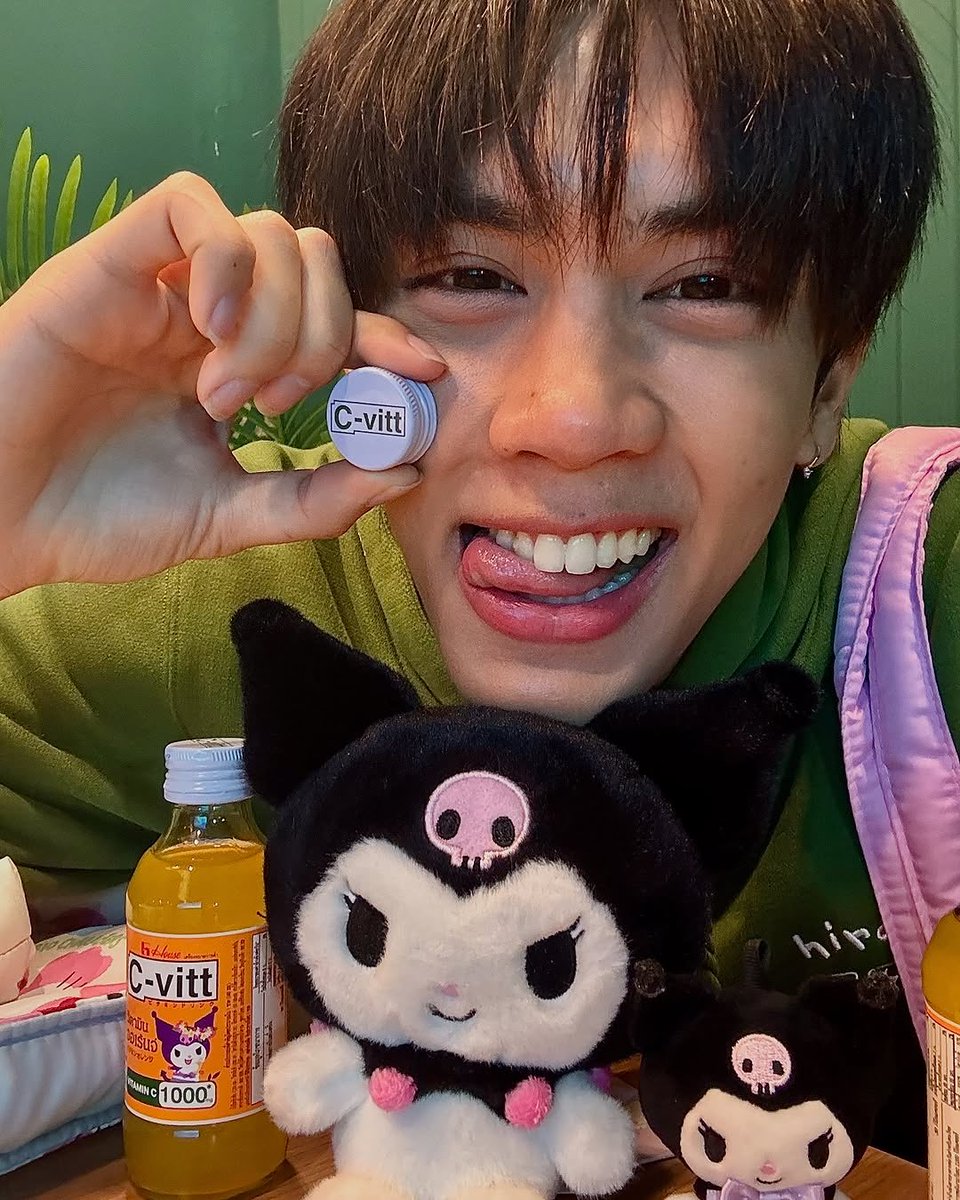 tmsnmn's tweet image. การแก้แค้นของคุโรมิ😈🤲🏻 

แงงๆๆๆ ในที่สุดก็มีงานที่เกี่ยวกับคุโรมิเข้าโชกุนบ้างแล้ว แซวนางเป็นคุโรมิกันมาตลอด ในที่สุด ไปๆกิน Cvit กานนน 🍋🍊

#CvittxSanrioCharacters #CVIT 
#PROXIEChokun #PROXIEth️️️️️️️️