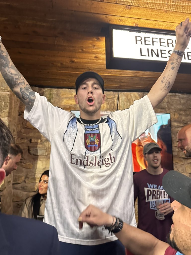 Last night was just something else. 😂

BURNLEY ARE BACK!!!!
UP THE F*CKING CLARETS🔥

#twitterclarets