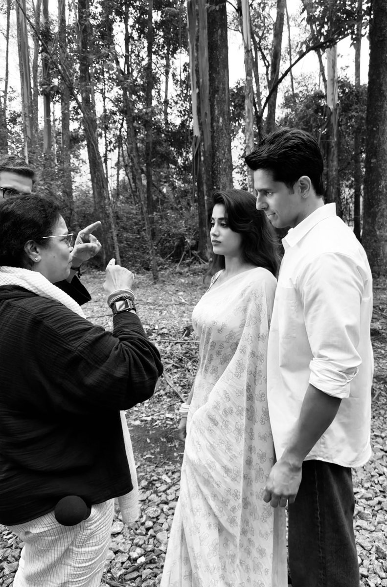 BrindhaGopal1's tweet photo. Happy to have worked on the film Param Sundari🤍 starring @sidmalhotra and #janhvikapoor . you both were incredibly dedicated, hardworking and full of energy through the shoot. Thank you @TusharJalota  for giving me this opportunity to be a part of this wonderful film. https://t.co/qxCAsOrvZn