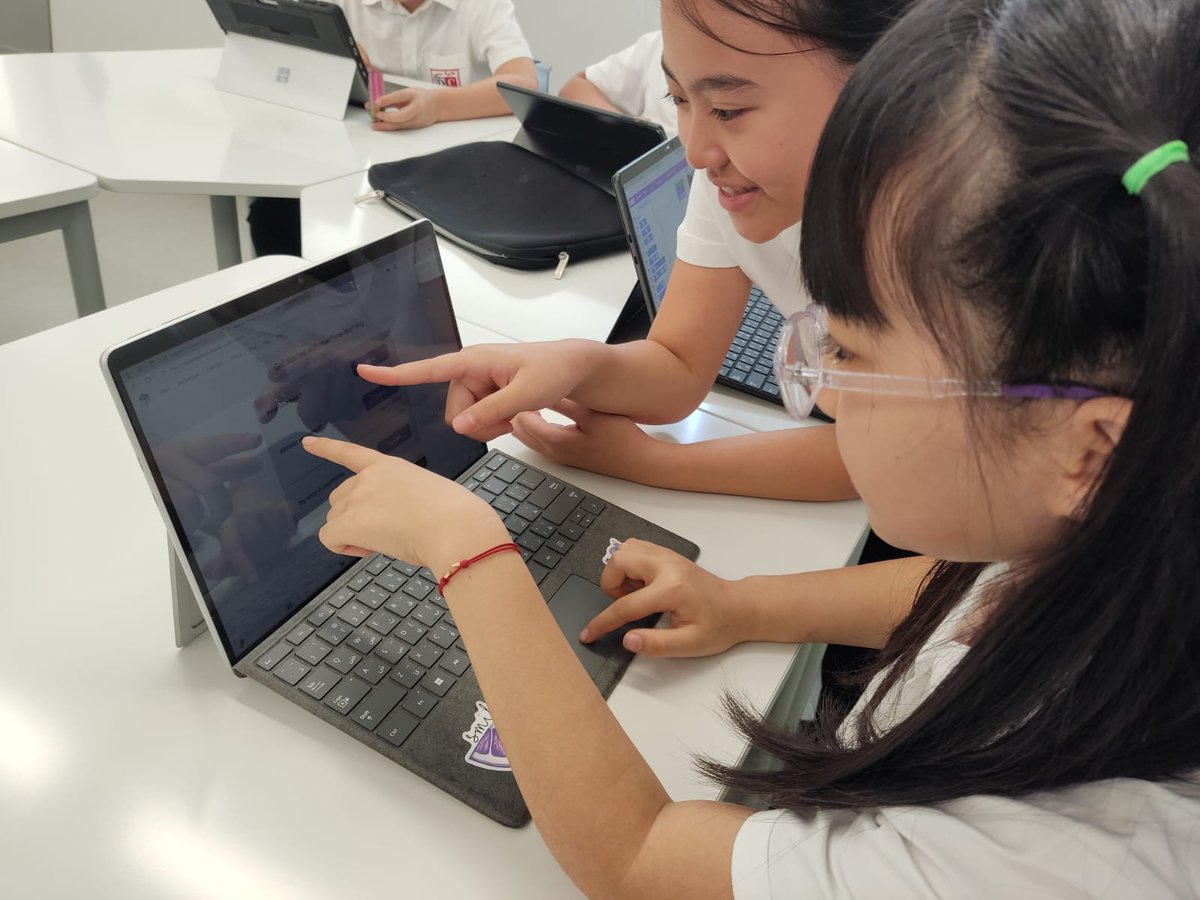 DubaiCollege's tweet image. It’s Dubai #AIWeek and our brilliant Yr7 students are diving in, working their way through our bespoke "AI with Scratch" unit, learning to build their own Machine Learning Models.
#InspiringMinds #FutureThinking #Creativity #Curiosity
@KHDADubai @DubaiFuture