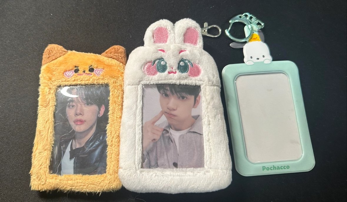 nurichoiw's tweet photo. 투바투 포카홀더 판매

고양이인지 여우인지 0.3
토끼 0.4

둘 다 3번도 안 씀 근데 토끼 뒤에 얼룩있음
티 거의 안남 옆에 포차코는 걍 먼저 사는 사람 드림 https://t.co/aXjghu7xsY