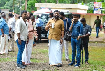 manojmani512's tweet photo. 🔥 The saga rides on… #SG250 – #Ottakomban roars into its second schedule! 🐘🎬

Action. Emotion. Mass. The beast is far from done!
💥 Stay tuned, the storm has just begun… 👑

#TheSureshGopi #GokulamGopalan #VCPraveen #BaijuGopalan #Krishnamoorthy #Mathewsthomas #Shajikumar https://t.co/GaYKqjew3w