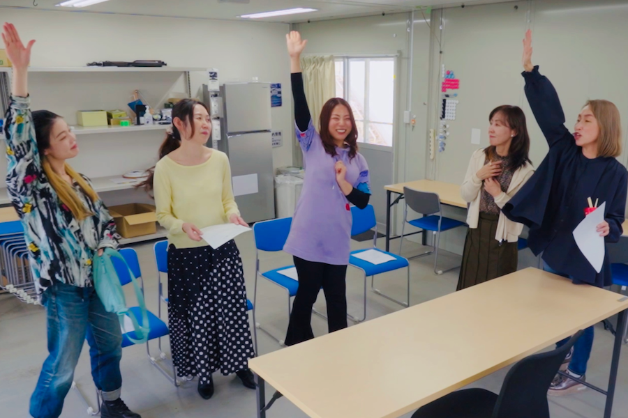 golden_egg_pjt's tweet photo. ◤2nd GOLDEN EGG PROJECT WEST◢
#ショートムービー できましたぁ🤗
『くじ引き A-2』♨️
出演●#山下ゆみこ #ほりべ梨恋 #showko #森下りお #横山裕子
視聴はコチラ👇お楽しみくださぁ〜い😊
https://t.co/MAkYmyU424
#GEP #ゴールデンエッグプロジェクト https://t.co/CQEY5eKSn4 https://t.co/HlICxZ99Il