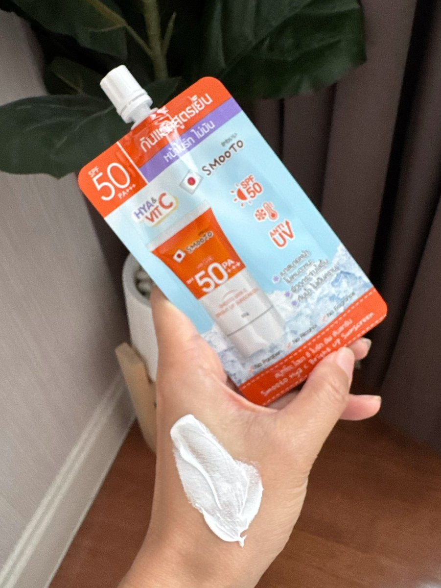 bokisirisa's tweet photo. ลูกรักในช่วงนี้สุดๆ ครีมกันแดด Smooto ไฮยาซีสูตรเย็นโทนอัพ SPF 50+++ เกลี่ยง่าย ซึมง่ายมาก ใช้แล้วผิวไม่เหนอะหนะ ที่สำคัญ เค้ายังปรับผิวให้ดูสว่างใสขึ้นอีกด้วยนะ ผิวดูละเอียดเนียน แต่งหน้าได้ฟิวธรรมชาติ คุ้มเกินราคามาก 49บาทเท่านั้น พิกัด 7-11 ,ร้านสะดวกซื้อ  #ใช้ดีบอกต่อ https://t.co/puOU1FNYGN
