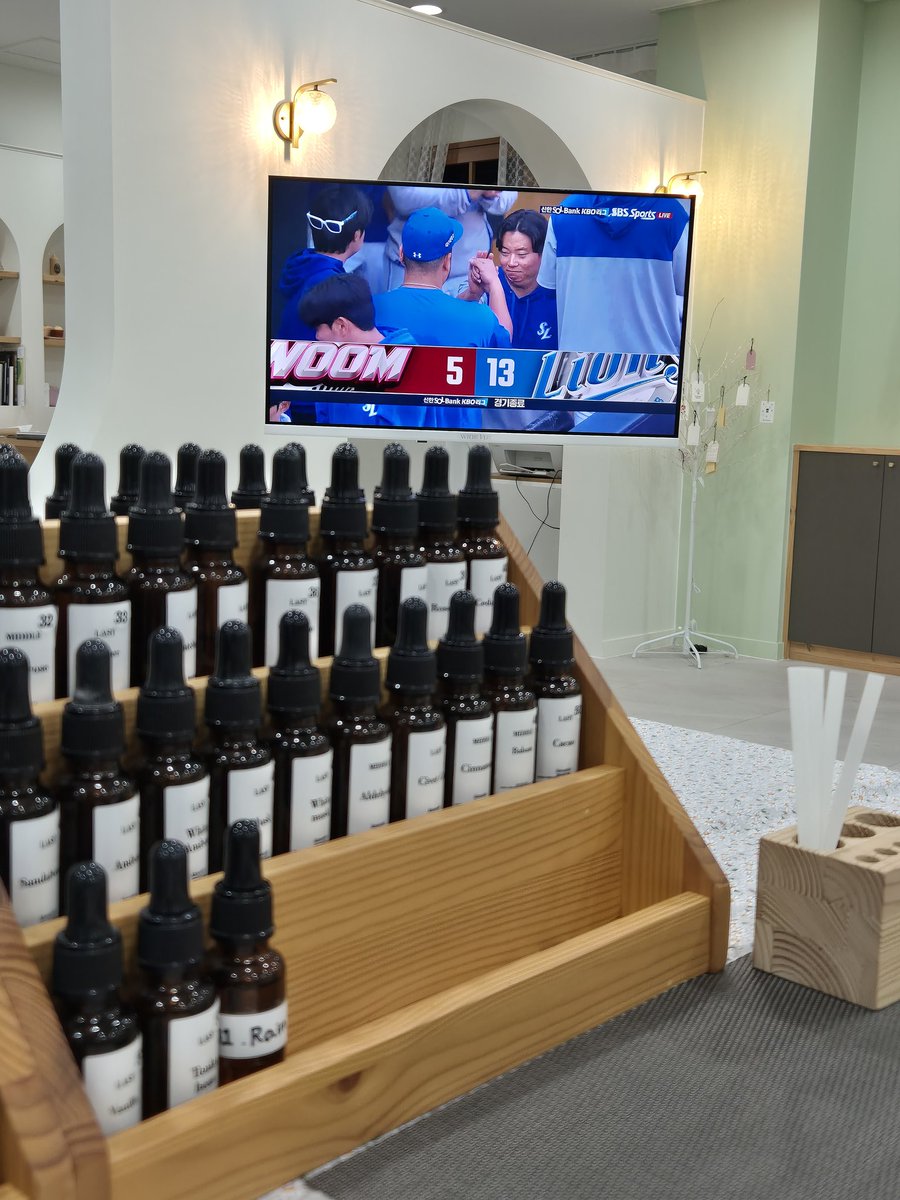 _atescent's tweet image. 비가 와도 야구를 즐길 수 있는 곳💙
오늘 삼성과 기아의 경기가 있는데 비가 내리고 있어요🥲
그래도 응원하고 싶다! 함께 하는 즐거움도 느끼며 특별한 추억을 쌓고 싶다! 
향수 만들면서 함께 응원하는 건 어떠세요?