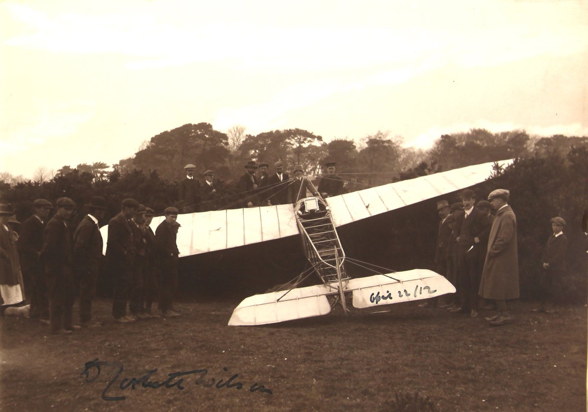 lorraineelizab6's tweet image. #Otd 1912: 1st aeroplane flight across Irish Sea. Denys Corbett Wilson flew from Goodwick, Wales to Crane, near #Enniscorthy, Co. #Wexford in a Blériot XI. Took 1 hour 40 minutes. Landing field too short &amp;amp; plane ended up in hedge with a broken propeller! Pilot died in WW1. 🛩️