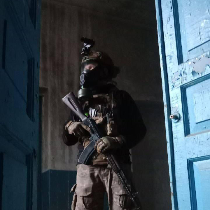 stopify_org_ua's tweet photo. A defender from the 54th Reconnaissance Battalion with a night vision device from one of our previous shipments. #stopify https://t.co/WrPfiRzHRQ