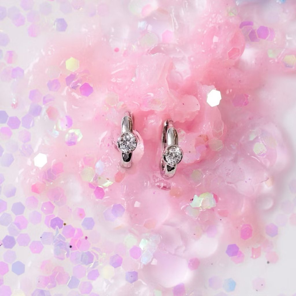 kimv_prn's tweet photo. ส่งต่อต่างหู yvis 
glitter hoop สีเงิน

150 รวมส่ง (จาก 240) มือ1ไม่เคยใส่ค่ะ

#ส่งต่อเสื้อผ้า #ส่งต่อyvis https://t.co/QsaYjYAWke