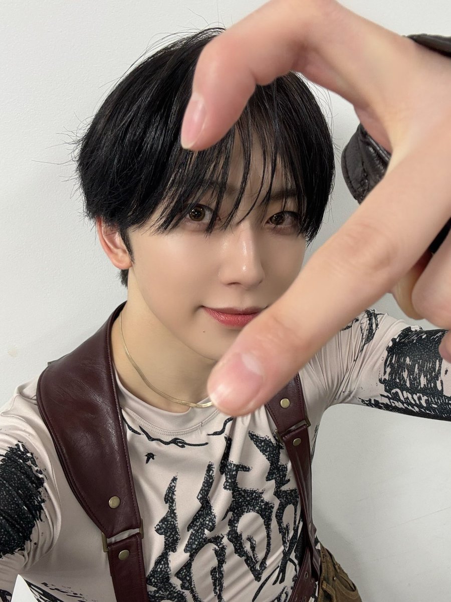 andTEAM_members's tweet photo. DayDay.での「Go in Blind」いかがでしたか~？
LUNÉのみなさん、これから一緒に盛り上がっていきましょうね~！！！
ありがとうございました！✨

#andTEAM #FUMA https://t.co/1QACLIlrAG