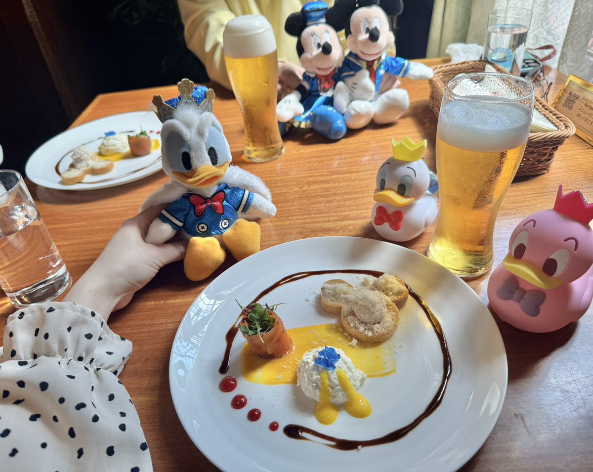 RYshy23's tweet photo. ドナパル可愛かったなぁ〜🤍💙地味にランドのジャンボリ初めて当たった😭頭の写り込みが最高に可愛い🥹🫶もう一回くらいドナパル行きたいなぁ🤔早く夏のイベントの詳細出ないかなぁ〜 https://t.co/OPBYEbIfam