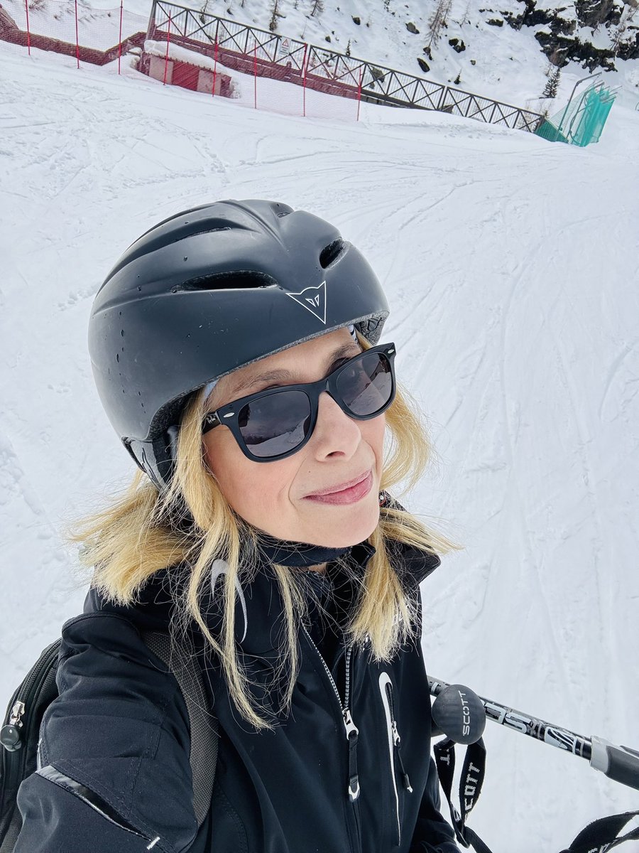 missaglia_sara's tweet photo. Si chiude la stagione di sci⛷️, quando sciare ad aprile è un piccolo miracolo!❄️
.
#aprica #valtellina https://t.co/OkuYzre73m