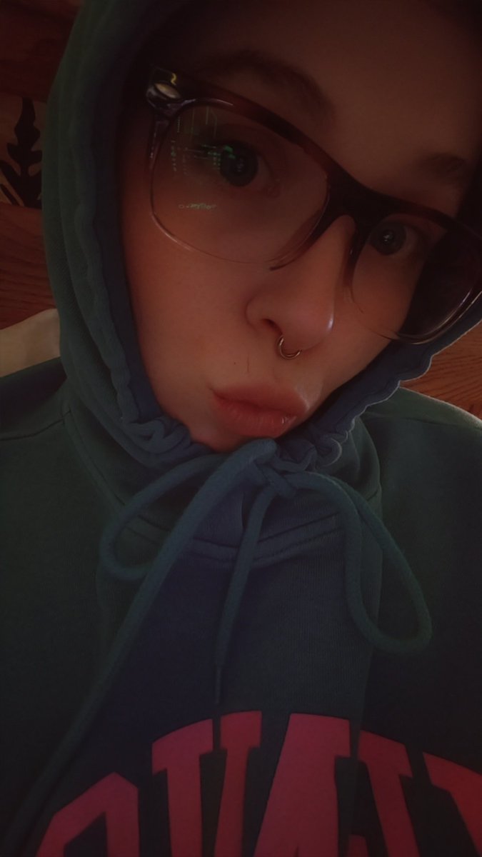 Relaxing before bed #GoodNightTwitterWorld #gamergirls #fypシ