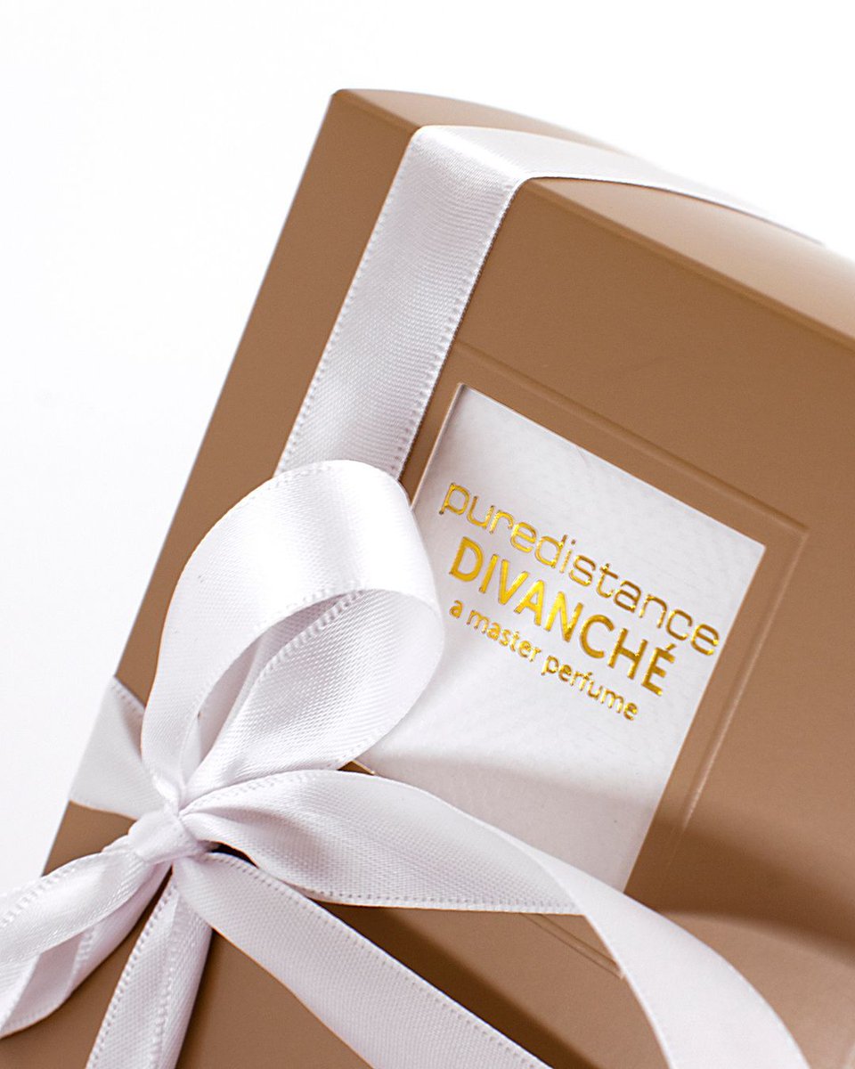 puredistance's tweet image. The 60 ml #Puredistance #DIVANCHÉ Perfume Flacon comes in our signature giftbox, protected by golden packaging, finished with a hand-tied ribbon (all by our team, by hand). The certificate of authenticity inside, is still signed by hand by our founder Jan Ewoud Vos.

#luxury