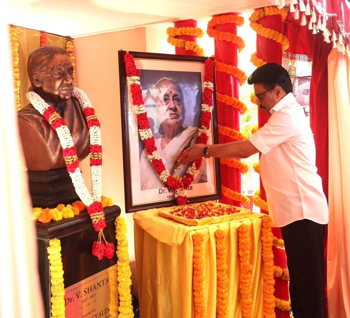 mkstalin's tweet photo. What began as a humble journey under the guidance of Dr. Muthulakshmi Reddy, the pioneering founder of the Adyar Cancer Institute, blossomed into an institution of extraordinary service as Dr. V. Shanta became a towering figure in the field of oncology.

Today, I unveiled Dr. Shantha's statue and museum at the very place where she devoted her entire life to serving the needy patients. The museum, filled with her belongings and ideals, left me deeply moved and inspired.

நயனொடு நன்றி புரிந்த பயனுடையாரின் பண்பு பாராட்டுவோம்! மக்களுக்காக வாழ்ந்தவர்கள் என்றும் மக்கள் மனதில் வாழ்வார்கள்!
