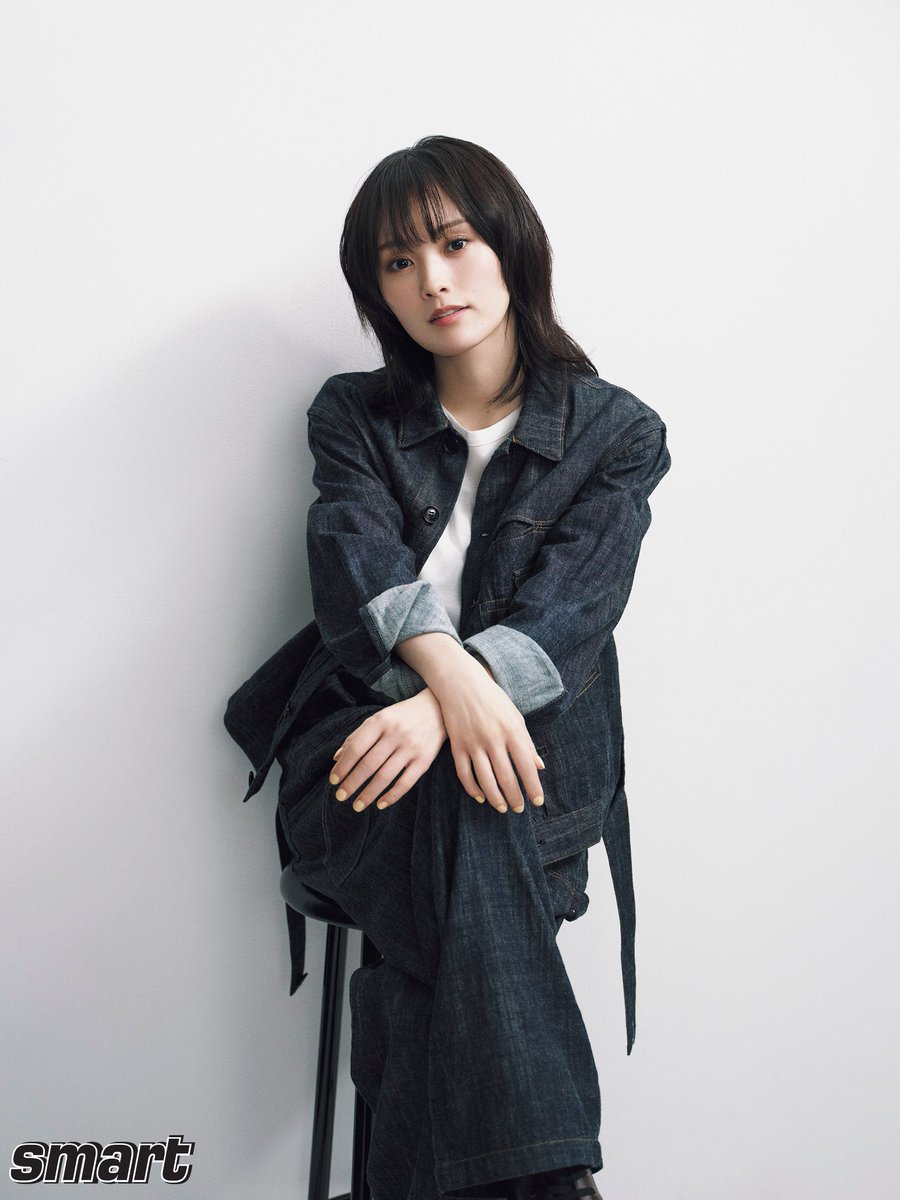 山本彩、13年にわたる 長寿ファッション連載が最終回💐 雑誌『smart