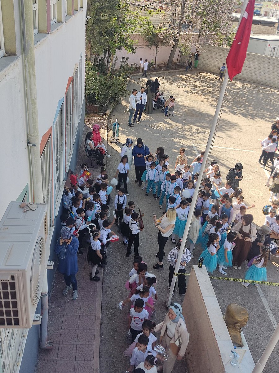 Hazırlıklar tamamlandı 👏👏👏🇹🇷🇹🇷🇹🇷 <a href="/ehitmehmetaksa1/">Şehit Mehmet Aksan İlkokulu</a> 

#23 Nisan Kutlamaları