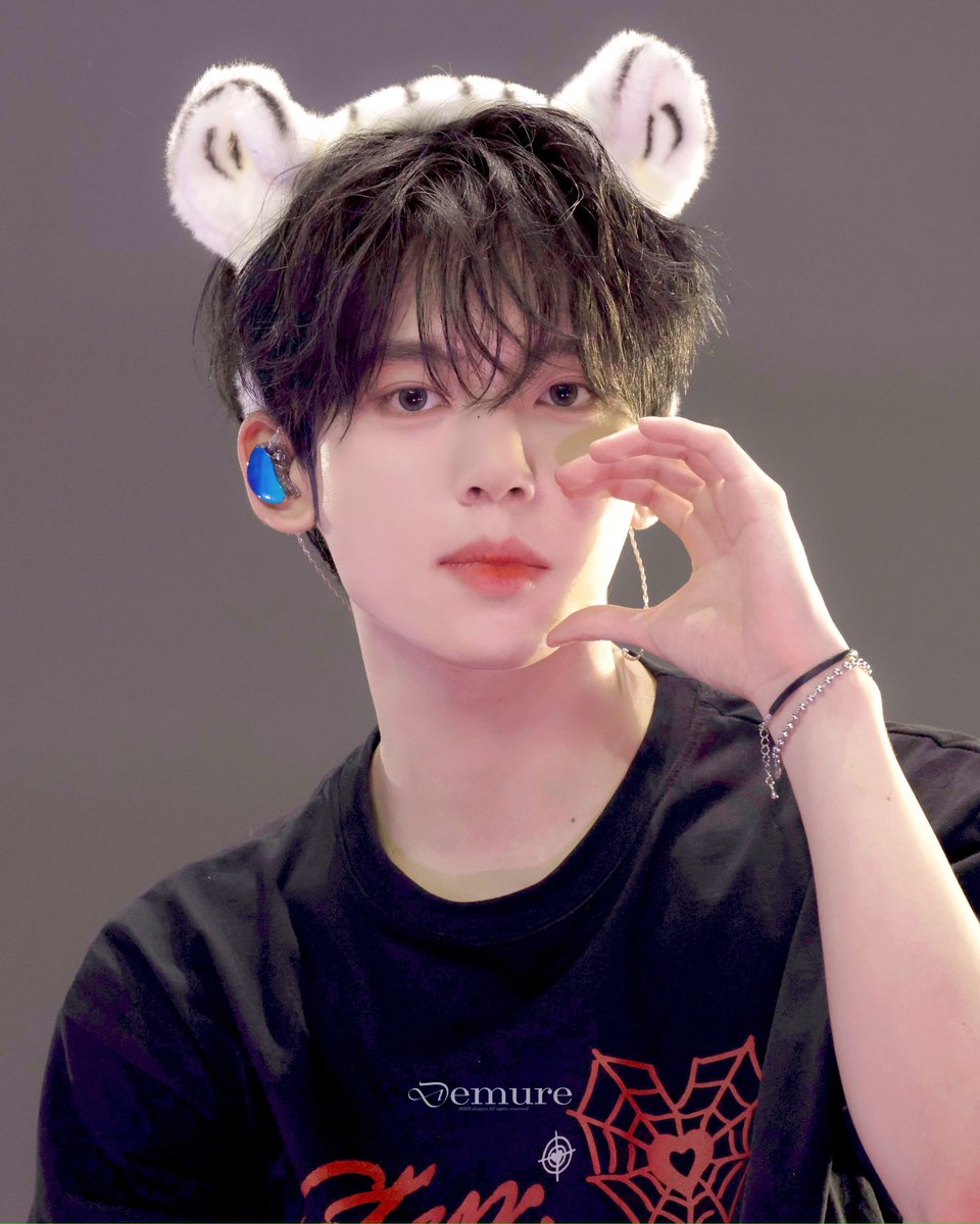 𝙙𝙚𝙢𝙪𝙧𝙚 tweet media