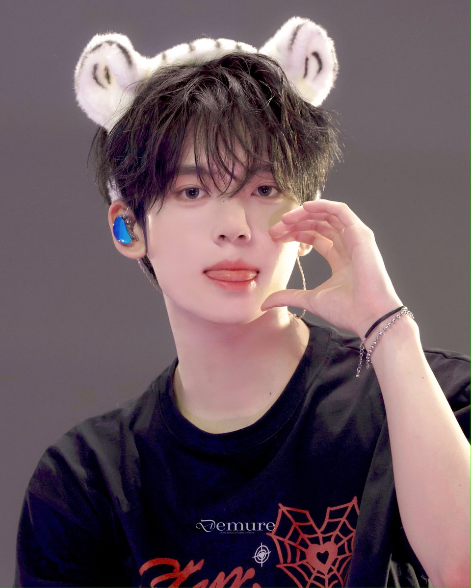 𝙙𝙚𝙢𝙪𝙧𝙚 tweet media
