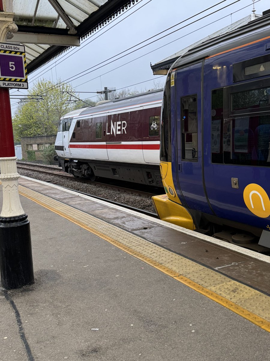 Daryl Dixon (@daryldixon716) on Twitter photo Morning all from Skipton, hope everyone has a good day 😊 <a href="/alexhornbyrail/">Alex Hornby</a> <a href="/northernassist/">NORTHERN 🚆</a> <a href="/Guard_Amos/">Guard_Amos</a> <a href="/PiddlyStations/">The Piddly Stations Guy</a> @Prestonspotter Morning all from Skipton, hope everyone has a good day 😊 <a href="/alexhornbyrail/">Alex Hornby</a> <a href="/northernassist/">NORTHERN 🚆</a> <a href="/Guard_Amos/">Guard_Amos</a> <a href="/PiddlyStations/">The Piddly Stations Guy</a> @Prestonspotter