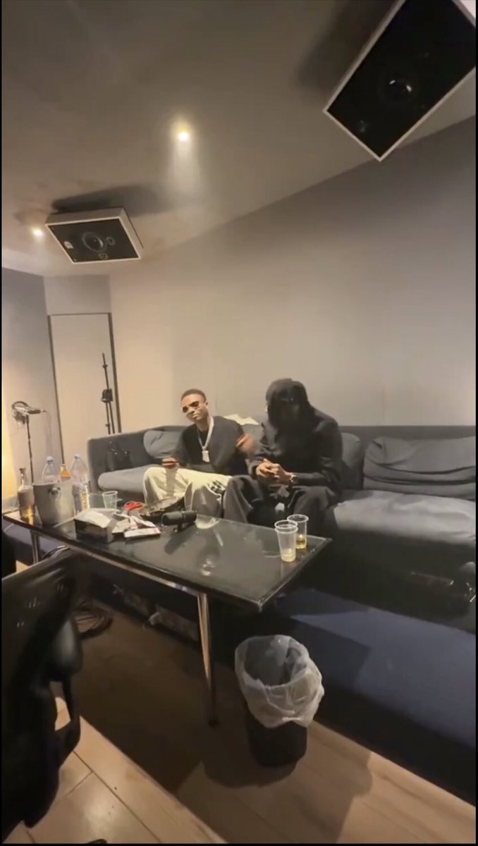 FolaPondisEnt's tweet image. “You just made my day @wizkidayo best listener award goes to you!" 🤍🏆🦅
- fola