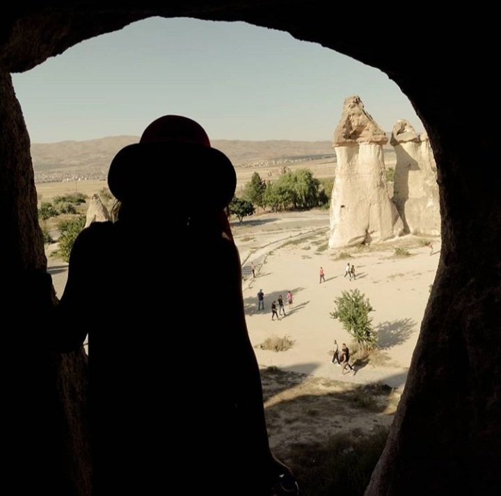 Şapkalı ev ile şapkalı kız 🥂