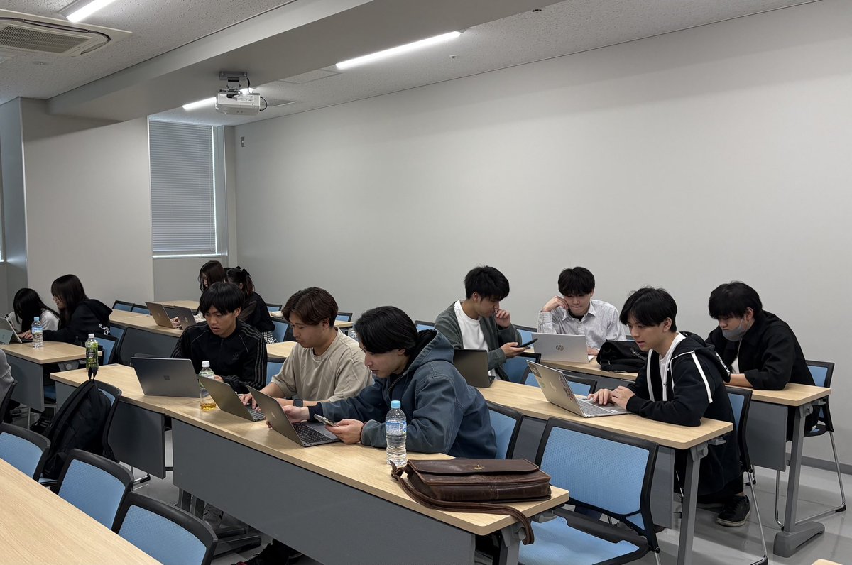 nu_ando's tweet photo. 今年度の3年生は「日本人材派遣協会」様より課題を頂き『大学生が考える2050年の派遣業界』をテーマに、4月から共同研究に取り組んでいます。
人材派遣・人材サービス業等に関する情報を分析し、企業の協力を得て企業訪問や事例調査を行いながら将来の派遣業界のあり方について提言を行っていきます。 https://t.co/rVpYFQ59cF