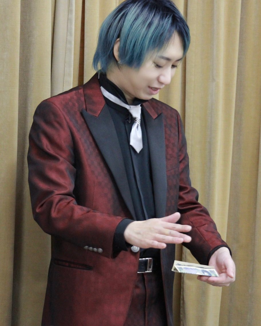 magic_pbm's tweet photo. 2024年11月23日
労働者福祉まつりに出演させて頂きました🎩
マジック体験教室もさせて頂きました！教室ではお子さん以上に親御さんが真剣でしたね😁ご家庭でマジックを楽しんでもらえたら幸いです♠️
呼んで頂きありがとうございました♣️ https://t.co/ymd65PyoHd