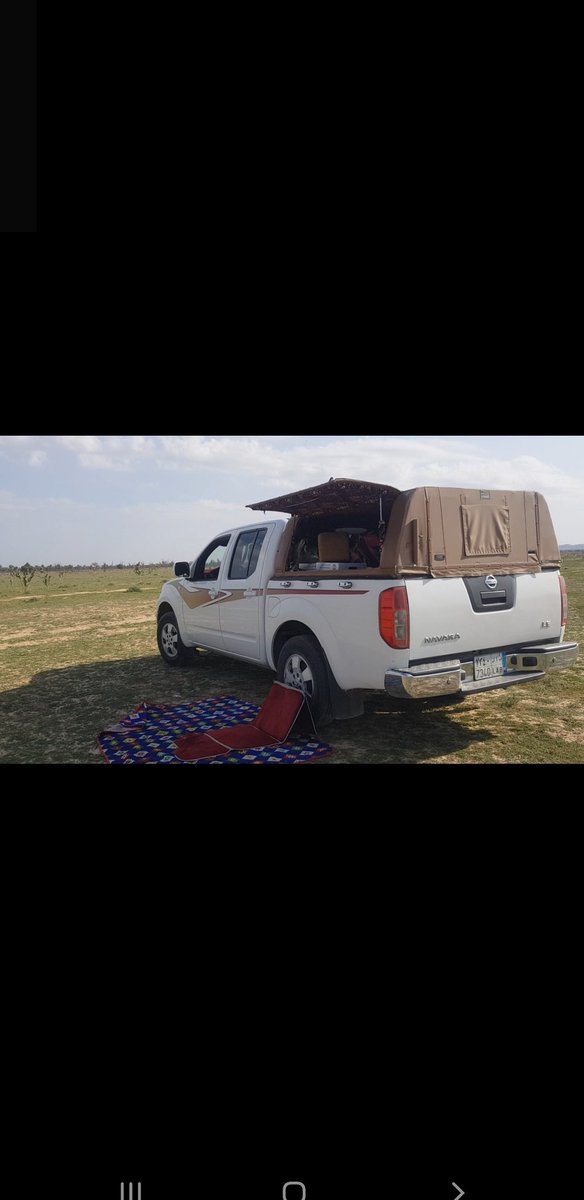 ودي بسجة بر خالي  من الناس
ماحولي اللى شامخات الجبالي
اللي ليا من الهوى جاك نسناس
ارتاح .. نفسيا ..ويرتاح..  بالي..!