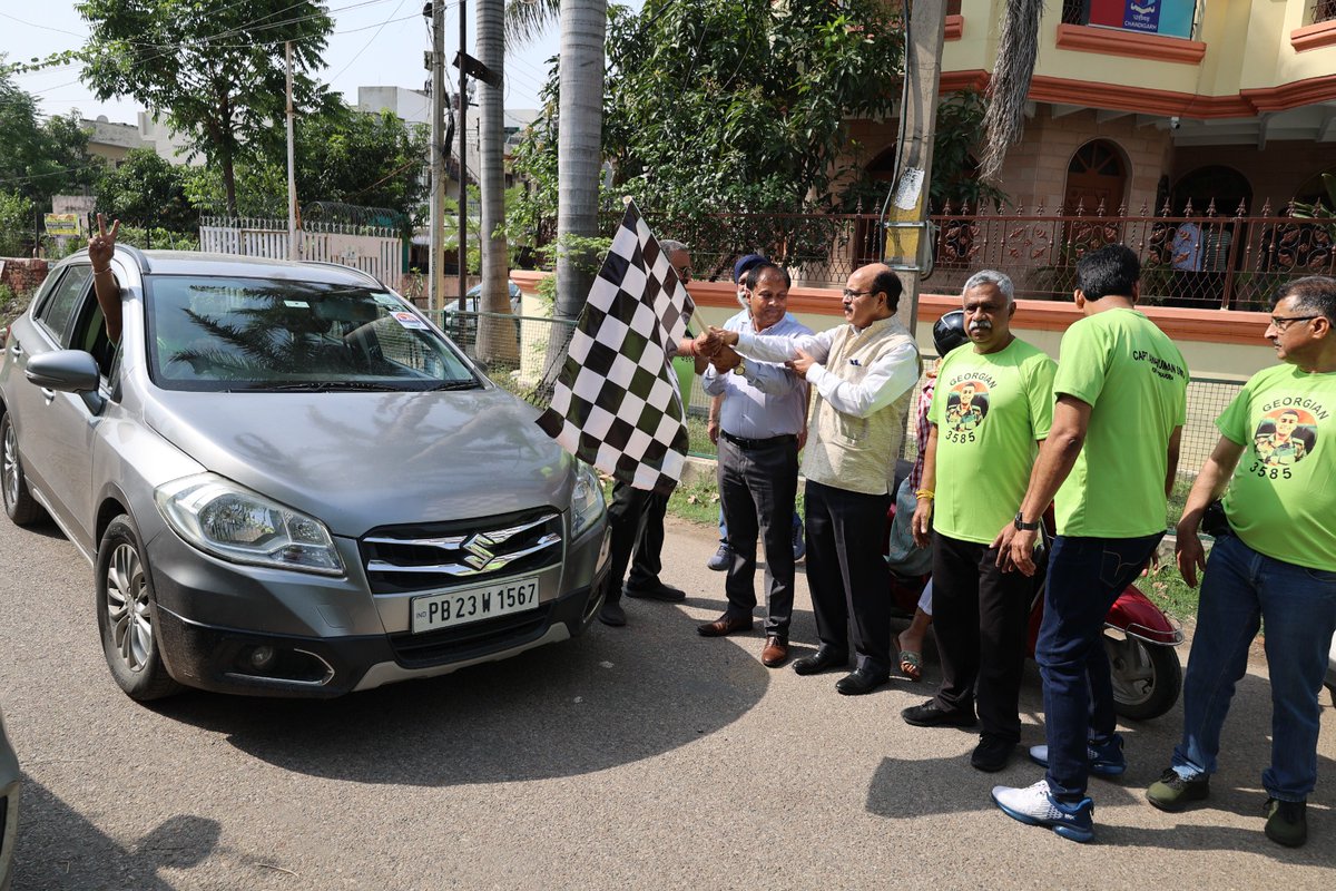 GeorgiansNorth's tweet photo. Chail Centenary 7th Georgian Car Rally in honour of Capt Anshuman Singh, KC(P).
Flagged off by Sh Ravi Pratap Singh F/O Capt Anshuman Singh, late, in presence of Sh Ajay Chagti, Secy Health, Chd Adm and Col Rajan Kadyan. https://t.co/XngbzodMEL