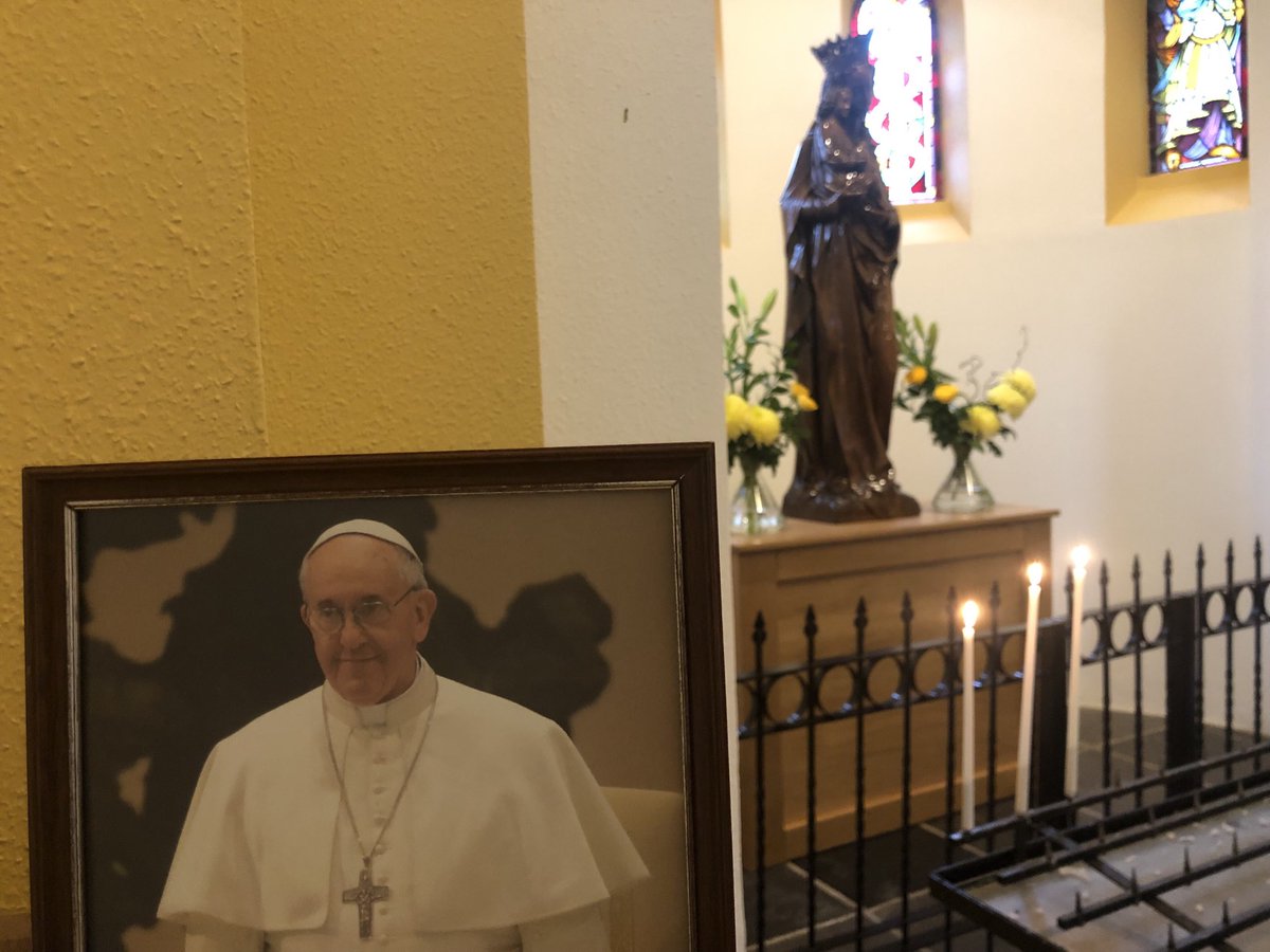 🕯️Ook in Groesbeek: kaarsje aansteken voor overleden paus Franciscus. 🙏