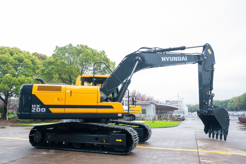 NicoleC24419658's tweet image. Hyundai &amp;amp; Cat Excavators are Available