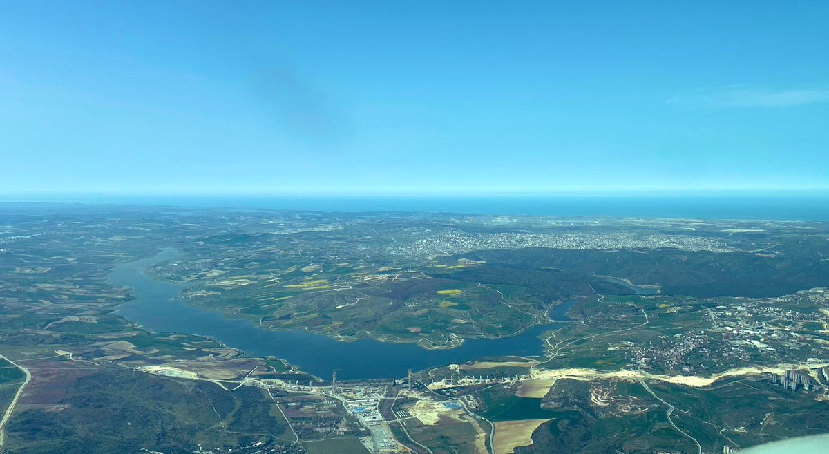 Dün Sazlıdere Barajından Avrupa yakası ilçelerimize 100.811 m3 su gönderdik. İlgili tüm kurumların görüşleri alınarak hazırlanan İSKİ 2023-2053 Su ve Kanalizasyon Master Planında Sazlıdere Barajı önemli bir su kaynağı olarak yer alıyor. Bu yüzden havzaya yapılan müdahaleler