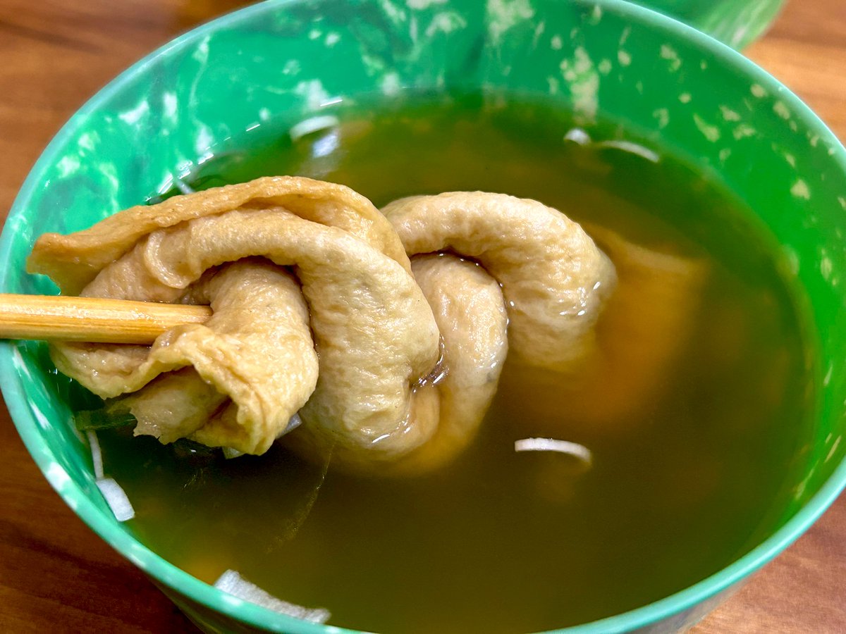 티비에도 나온 초등학교 앞 분식집
방앗간을 같이 해서 떡이 진짜진짜 맛있다
떡볶이 양념도 내취향 

가볍게(?)
떡볶이 떡꼬치 순대꼬치 오뎅 먹음

저녁 먹어야 하니까 걷자!!!!