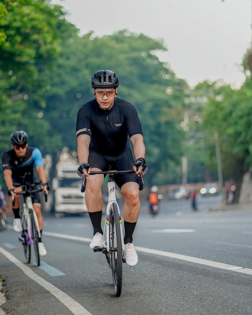 New ride, same unstoppable drive 💪🏻 From hitting the track to pedaling the path — Alden Richards is leveling up his fitness game with cycling! 🚴🏻‍♂️

#AldenRichards