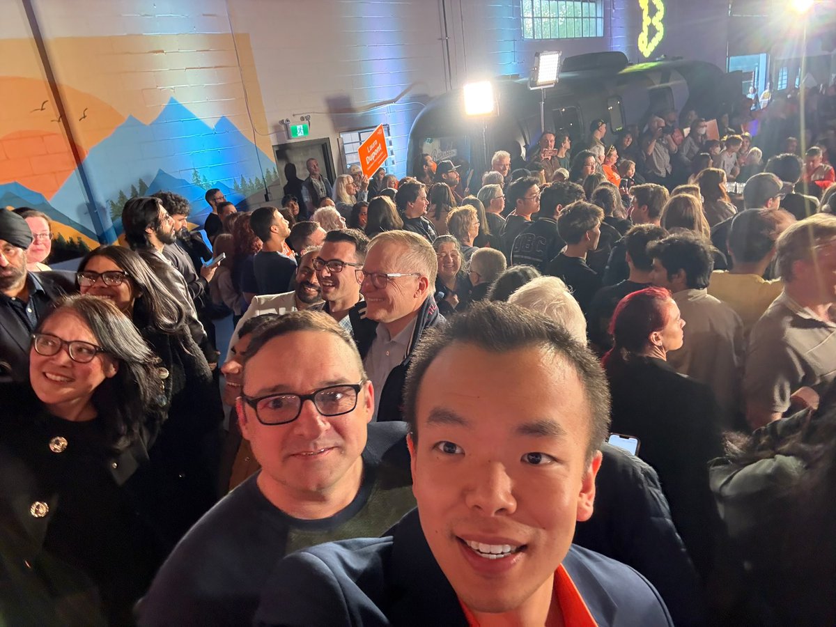 CityOfRMartin's tweet photo. Thank you, Port Moody! Proud to stand with @theJagmeetSingh and fellow @NDP candidates for a fairer, more affordable Canada.

Grateful to our volunteers. With days left, we’re listening, organizing, and showing we’re in it for people. 

#Cndpoli #ndp #federalelection https://t.co/XNt8CtZ9e6