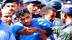 ان الله لينتصر للمظلوم ولو بعد حين 
آن الأوان لعصابات الحوثي الإجرامية 
ان تدفع ثمن ما اجرمت في حق اليمن واليمنيين