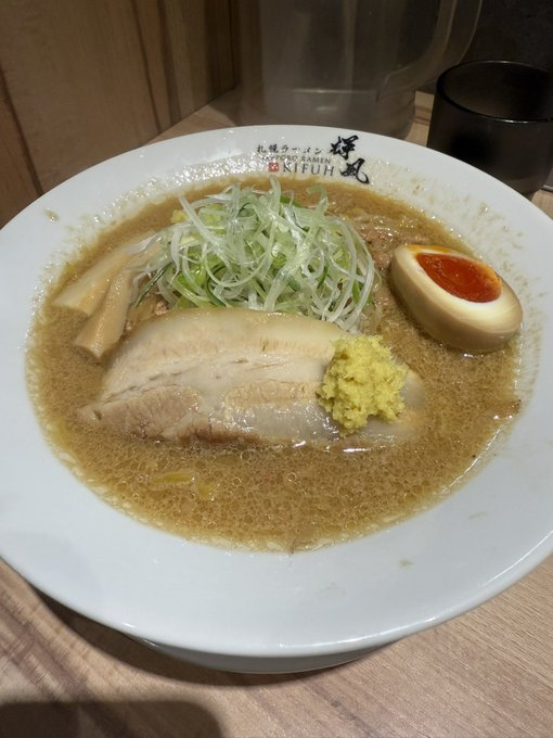 pelissaa's tweet image. 輝風
元祖味噌ラーメン
店出たら空明るくなり始めてた。
最早、朝ラー

s.tabelog.com/hokkaido/A0101…