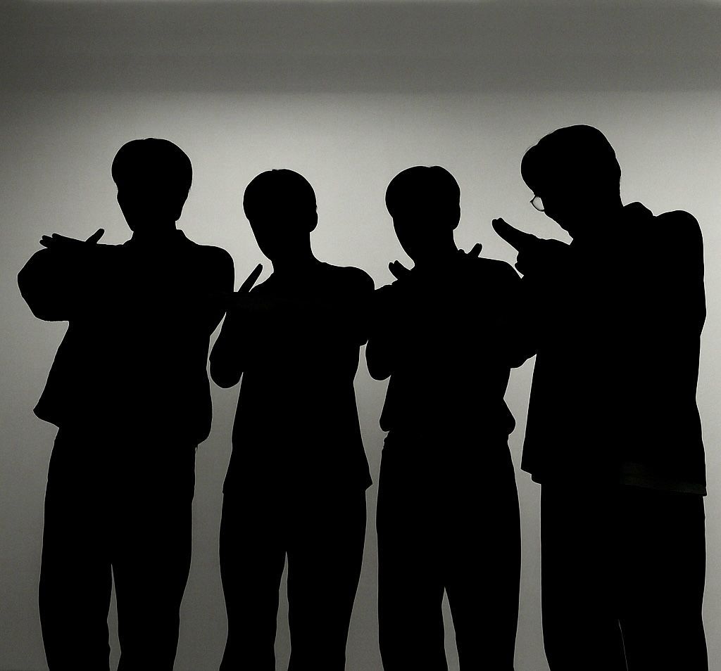 Koranggg... Min ada hint baru ni! 👀🔥

Diorang tak sabar nak coming back &amp; light up hari korang macam dulu-dulu~ ✨😍

Agak-agak siapa eh?? 😏

#2ndgenkpopiscomingtoMalaysia #2ndgenkpop #kpop