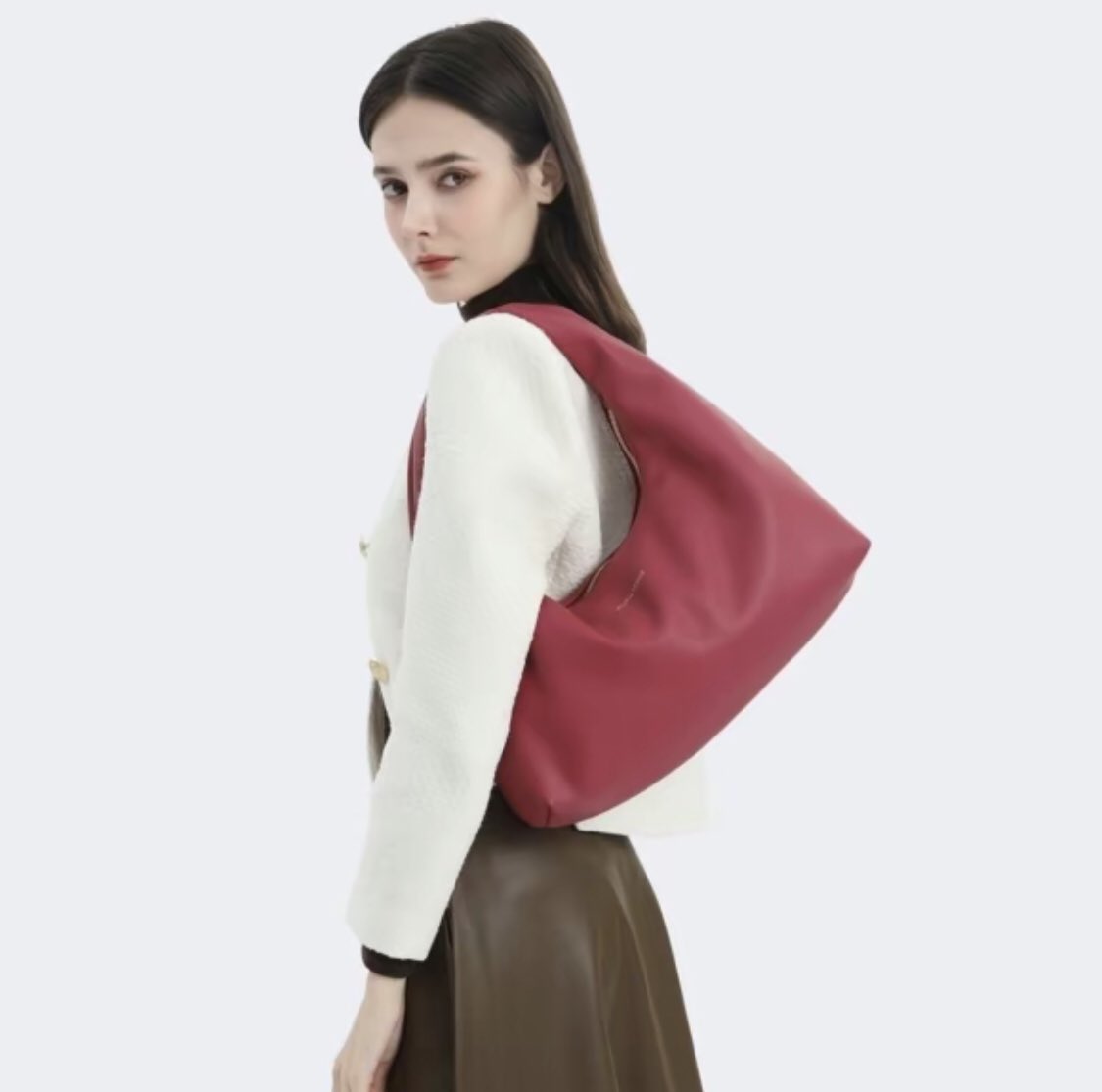 sentwt_0723's tweet photo. wts lfb #sentwtsells 

mumu select medium hobo bag in amaranth (red) 🍒

₱380

brand new https://t.co/tW6D6WDglA