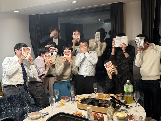 pelissaa's tweet image. 御発注さん出版記念焼肉ホムパ
みなさん、ちゃんと定価で買ってくださいね！