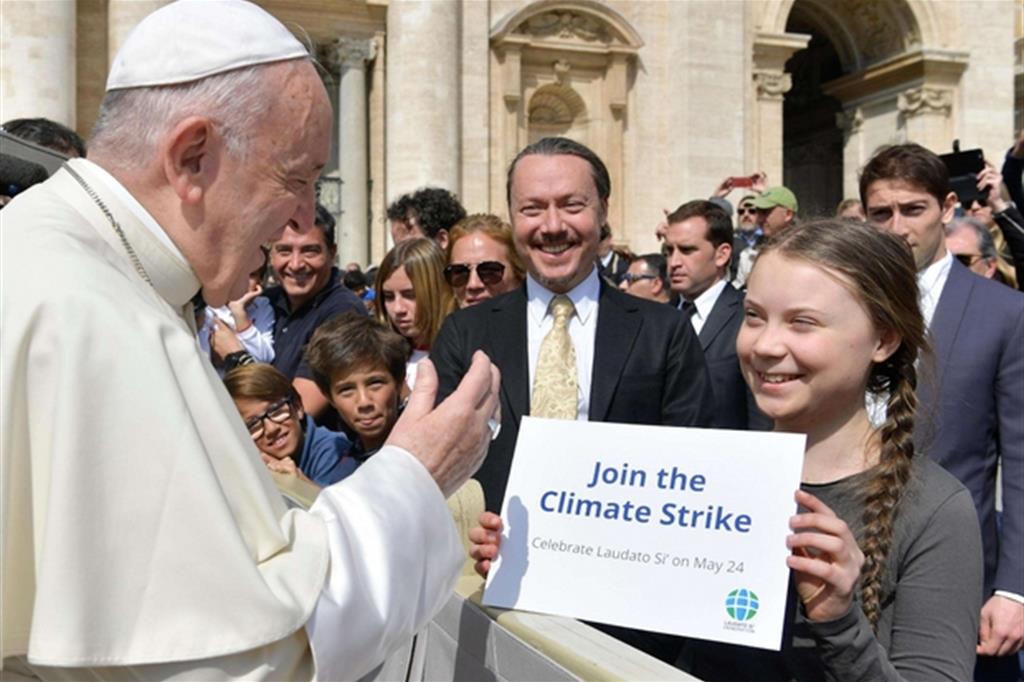Radio3 Scienza (@radio3scienza) on Twitter photo Nella #giornatamondialedellaterra vogliamo ricordare che con #Francesco la Chiesa cattolica di Roma ha fatto proprio l'allarme degli scienziati e degli ambientalisti sulla crisi climatica. Ne parleremo alle 11.30 su <a href="/Radio3tweet/">Rai Radio3</a> con <a href="/FerdinandoC/">Ferdinando Cotugno</a>. E poi von la climatologa Nella #giornatamondialedellaterra vogliamo ricordare che con #Francesco la Chiesa cattolica di Roma ha fatto proprio l'allarme degli scienziati e degli ambientalisti sulla crisi climatica. Ne parleremo alle 11.30 su <a href="/Radio3tweet/">Rai Radio3</a> con <a href="/FerdinandoC/">Ferdinando Cotugno</a>. E poi von la climatologa