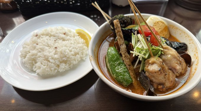 pelissaa's tweet image. スープカリーCurry Suage+
ベジタブルカレー、
パリパリ知床鶏トッピング
東京ではUberばかりだったので久しぶりに店舗で。

s.tabelog.com/hokkaido/A0101…