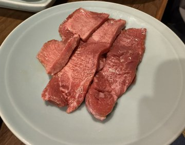 pelissaa's tweet image. 焼肉リゾート　ハワイ

深夜焼肉うめ〜。
アブシン、赤身上、上タンがオススメ

s.tabelog.com/hokkaido/A0101…