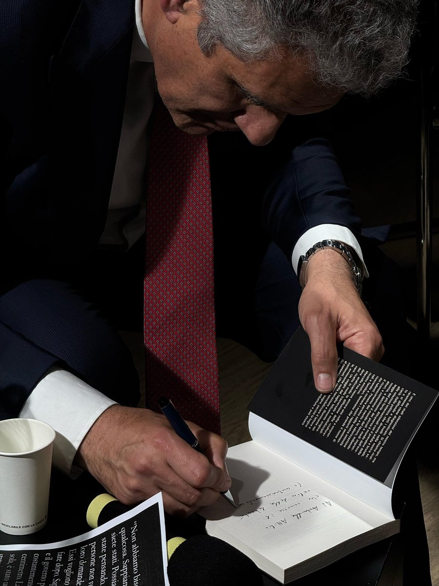 Osservazioni di Clsudio Borghi a cui ho risposto così:

Il punto è che tutto questo è avvenuto nella  gioiosa compiacenza dell’opinione pubblica. La stessa che oggi si indigna per Trump perché i metodi d del presidente americano sono visibili e dichiarati. Ma a mio giudizio