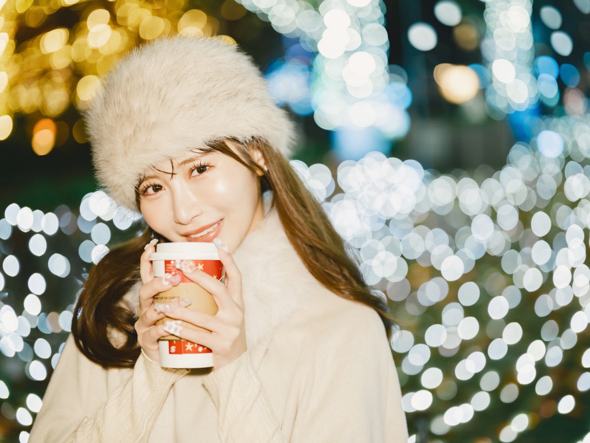 六花とお茶

#小野六花 さんと冬のティータイム☕️
暖かいお茶と共にイルミネーションの煌めく夜を歩きました🌃

記事はこちら📱
https://t.co/hZxjUfH7Bm

@onorikka https://t.co/8jPRZOImz2